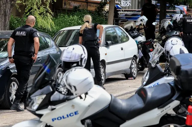 Police111 640x426