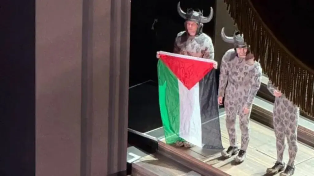 Flag opera