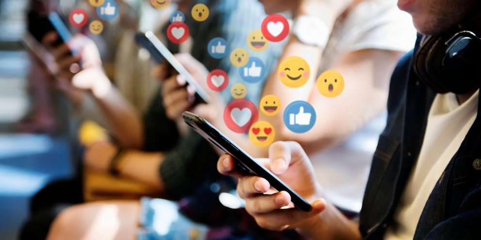 Social media efivoi koinwnika diktya