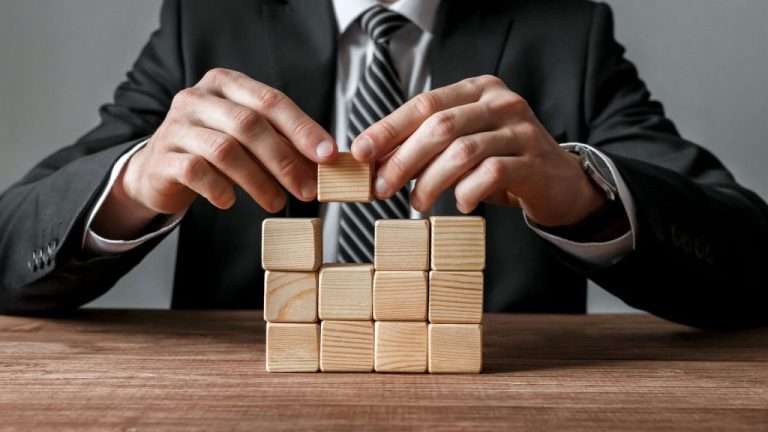 Ποιες Είναι Μικρές Πολύ Μικρές και Μεσαίες Επιχειρήσεις 768x432