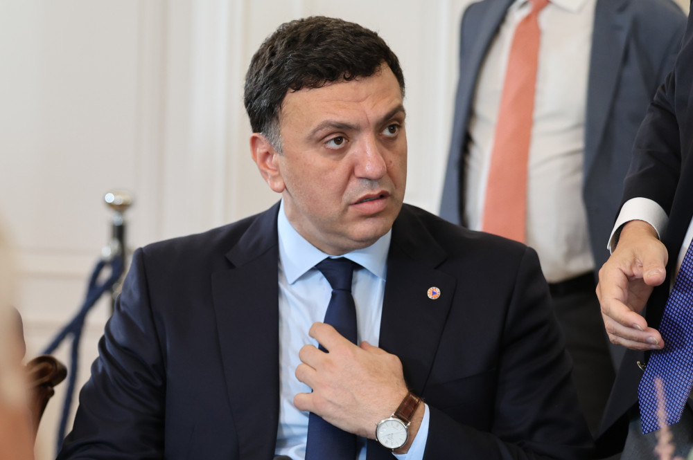 Kikilias akomi pio neo