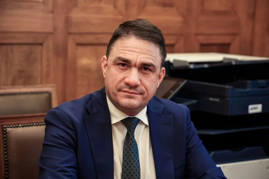 6605598