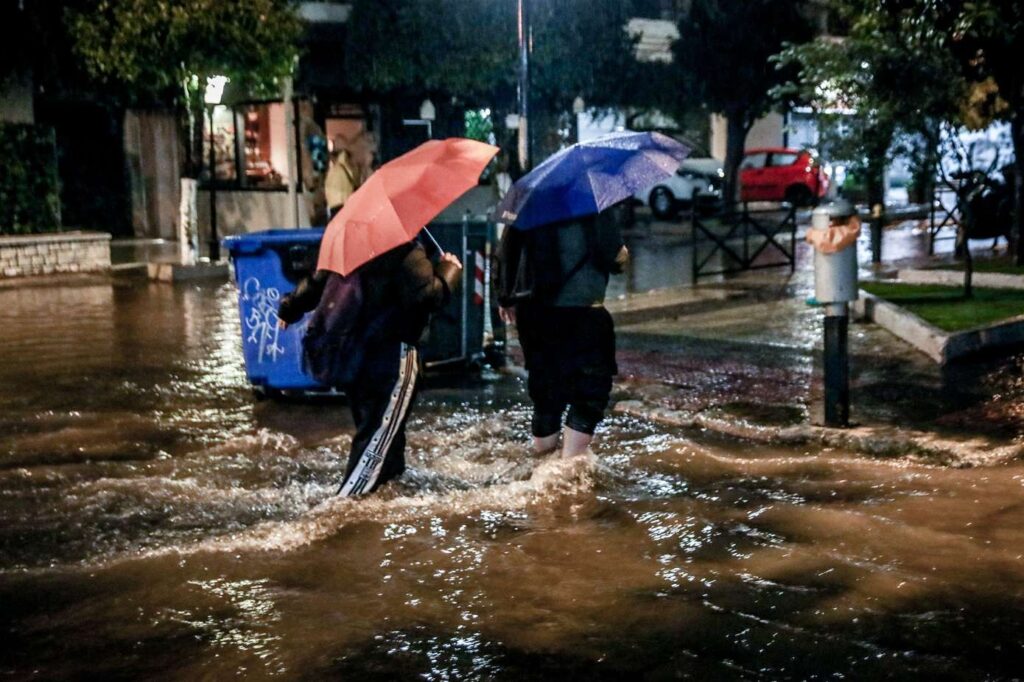 [383954] ΒΡΟΧΗ ΣΤHΝ ΑΘΗΝΑ (ΓΙΑΝΝΗΣ ΠΑΝΑΓΟΠΟΥΛΟΣ / EUROKINISSI)