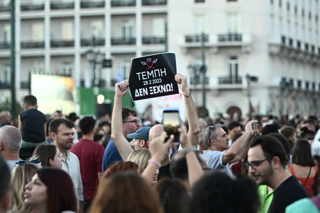 [380151] ΣΥΓΚΕΝΤΡΩΣΗ ΣΤΟ ΣΥΝΤΑΓΜΑ ΓΙΑ ΤΟ ΣΙΔΗΡΟΔΡΟΜΙΚΟ ΔΥΣΤΥΧΗΜΑ ΣΤΑ ΤΕΜΠΗ (ΚΩΣΤΑΣ ΤΖΟΥΜΑΣ / EUROKINISSI)