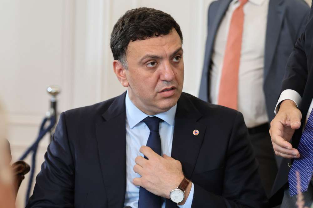 Kikilias akomi pio neo