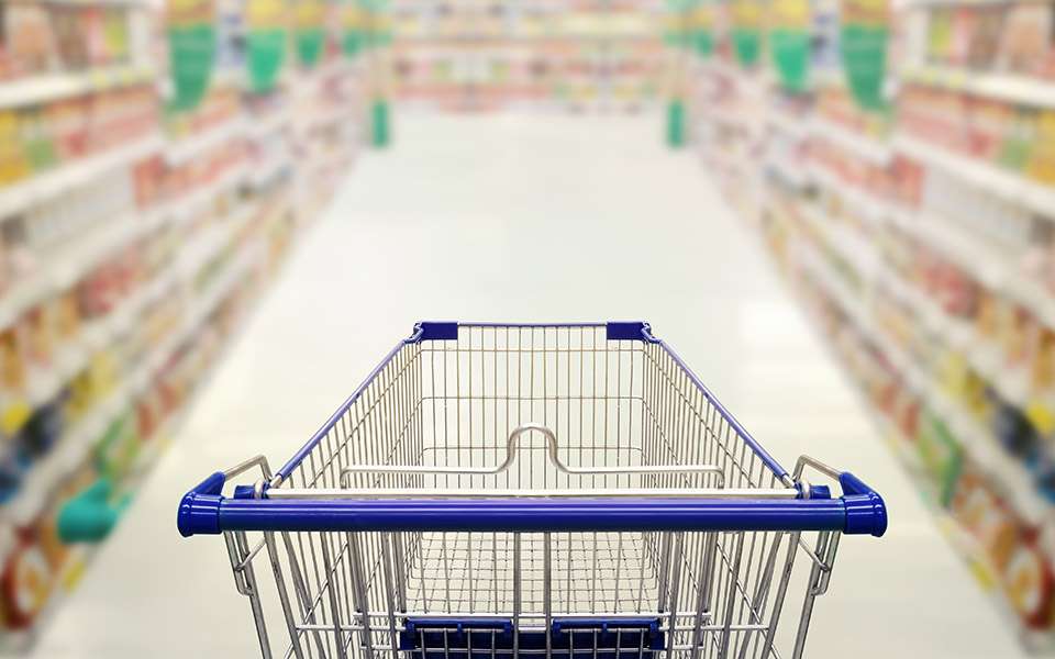 Abstract,Blurred,Photo,Of,Supermarket,With,Empty,Shopping,Cart,Shopping
