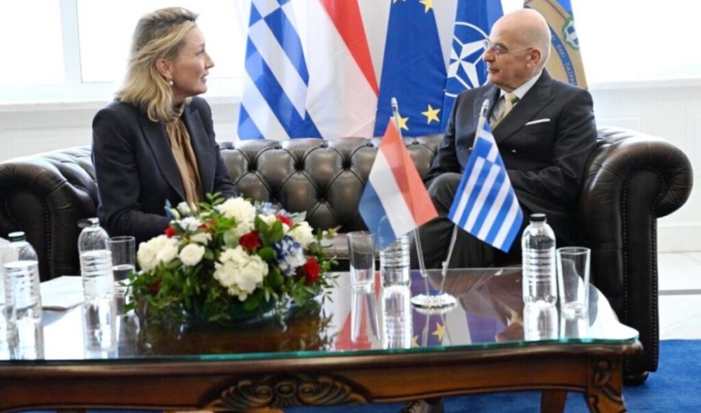 Nikos dendias presvis ollandias